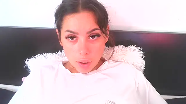 Snapshot of LovelyJulliette chatting on September 2025 01:04:01 PM LovelyJulliette online show from September 2025 01:04:01 PM