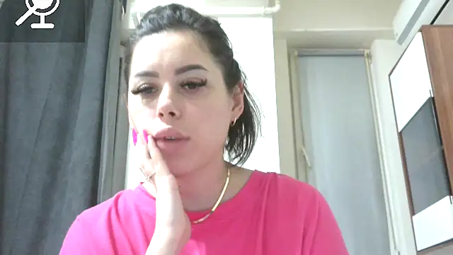 LovelyJulliette online show from March 2026 06:01:01 PM