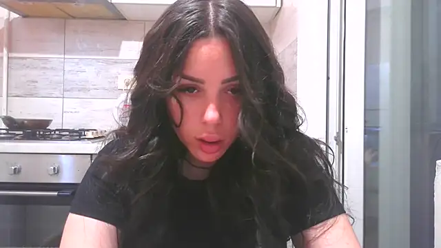 Snapshot of LovelyJulliette chatting on June 2026 03:32:01 PM LovelyJulliette online show from June 2026 03:32:01 PM
