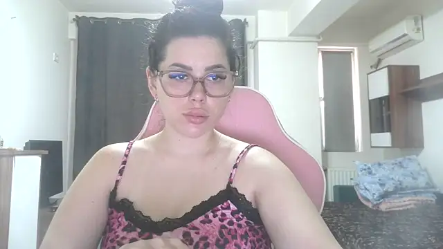 Snapshot of LovelyJulliette chatting on June 2026 11:26:01 AM LovelyJulliette online show from June 2026 11:26:01 AM