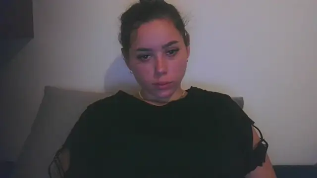 LovelyJulliette online show from December 2025 02:18:01 PM