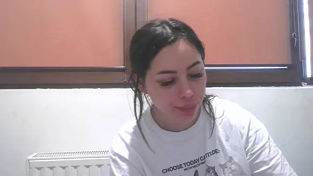 LovelyJulliette online show from May 2026 04:21:02 PM