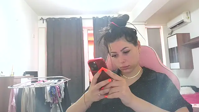 Snapshot of LovelyJulliette chatting on June 2026 12:33:02 PM LovelyJulliette online show from June 2026 12:33:02 PM