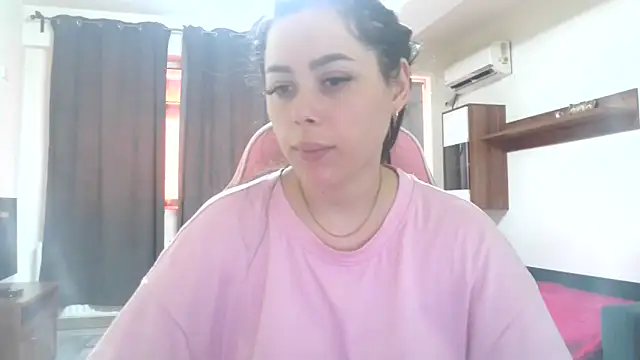 Snapshot of LovelyJulliette chatting on June 2026 12:48:02 PM LovelyJulliette online show from June 2026 12:48:02 PM