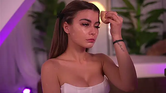 KaylaBray online show from October 2025 04:33:01 AM