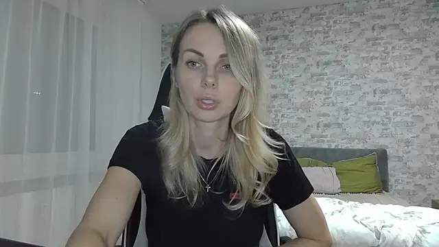 Snapshot of AlissonBia chatting on April 2026 09:32:01 PM AlissonBia online show from April 2026 09:32:01 PM