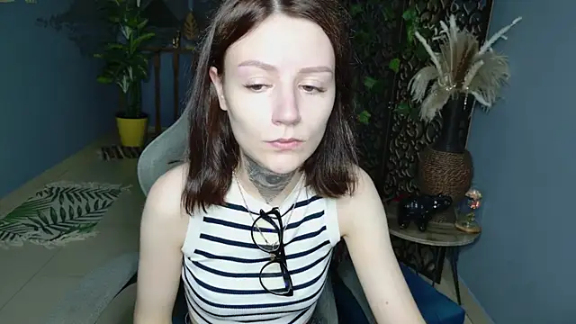VeliraBraitberg online show from July 2026 05:48:01 AM