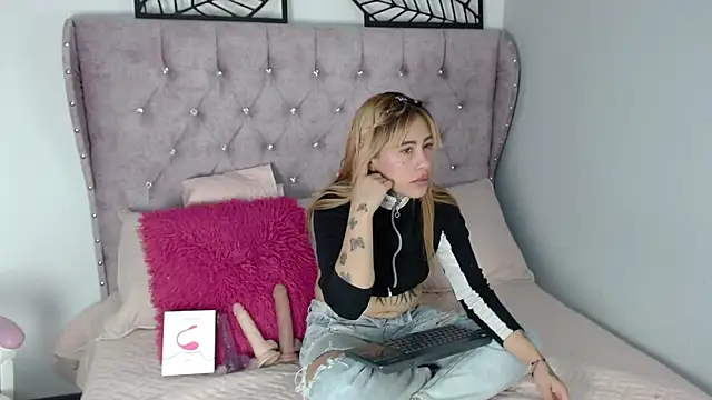 katty-candyy online show from June 2026 01:44:02 PM