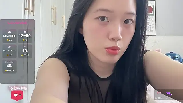 Snapshot of rose-u chatting on April 2026 01:28:01 AM rose-u online show from April 2026 01:28:01 AM