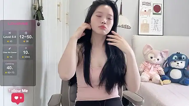 Snapshot of rose-u chatting on April 2026 01:25:02 AM rose-u online show from April 2026 01:25:02 AM