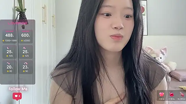 Snapshot of rose-u chatting on May 2026 01:32:02 AM rose-u online show from May 2026 01:32:02 AM