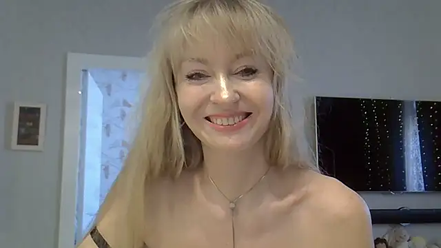 Snapshot of ZarinaSwift chatting on February 2026 04:42:01 AM ZarinaSwift online show from February 2026 04:42:01 AM