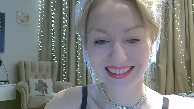 Snapshot of ZarinaSwift chatting on January 2026 04:41:02 AM ZarinaSwift online show from January 2026 04:41:02 AM