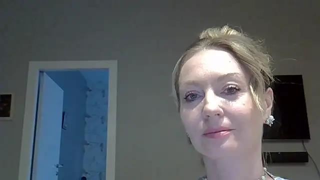 ZarinaSwift online show from April 2026 08:00:02 AM
