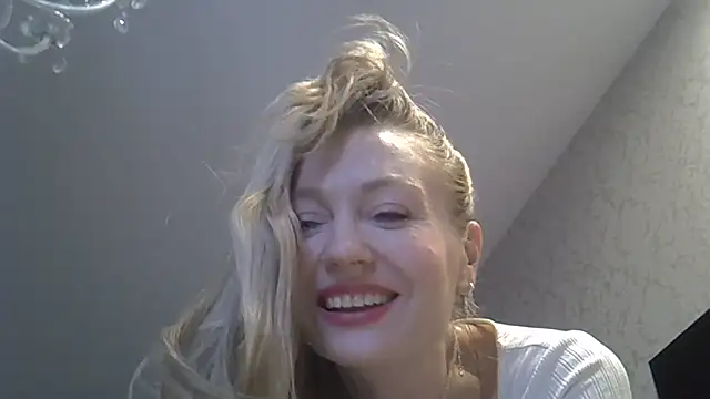 ZarinaSwift online show from April 2026 11:01:01 AM