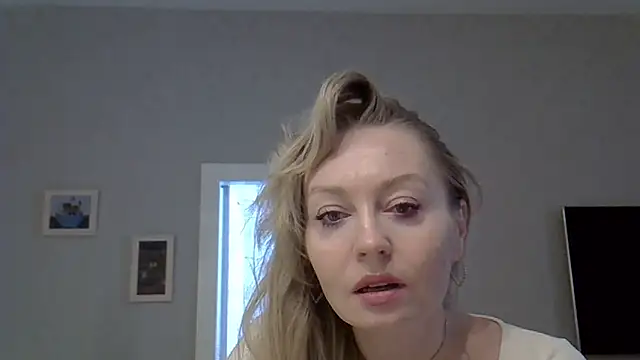 ZarinaSwift online show from May 2026 04:42:01 AM