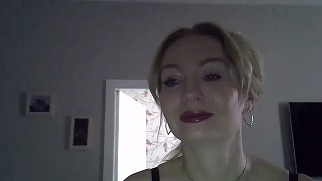 ZarinaSwift online show from September 2025 04:30:01 AM