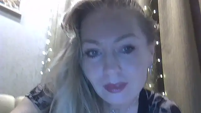 ZarinaSwift online show from November 2025 04:35:01 AM