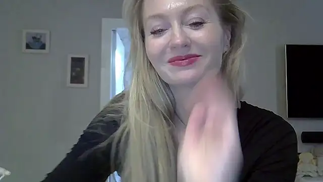 ZarinaSwift online show from October 2025 11:12:02 AM