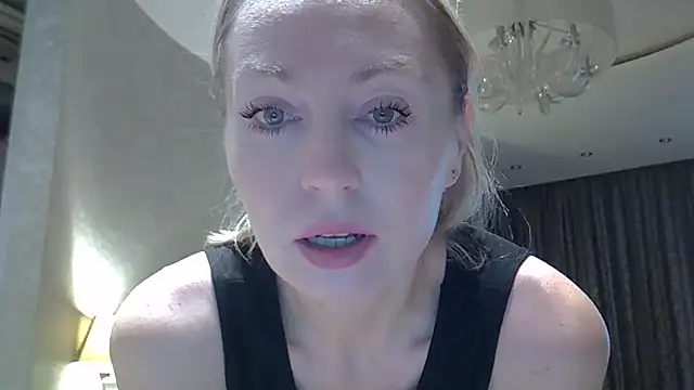 ZarinaSwift online show from October 2025 04:01:01 AM