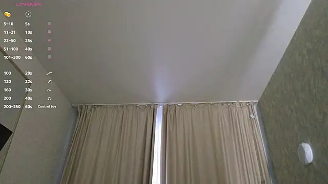 Snapshot of LaraSkinny chatting on December 2025 03:11:05 AM LaraSkinny online show from December 2025 03:11:05 AM