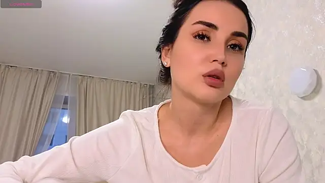 Snapshot of LaraSkinny chatting on April 2026 01:18:01 PM LaraSkinny online show from April 2026 01:18:01 PM