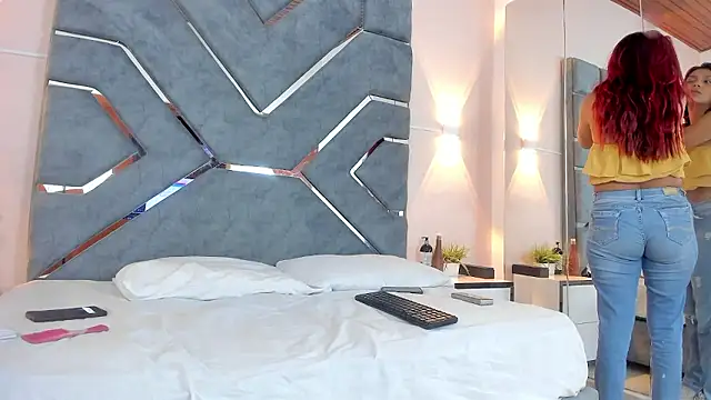 LiaVelez online show from January 2026 01:36:01 PM