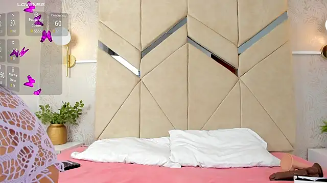 LiaVelez online show from December 2025 01:48:02 PM