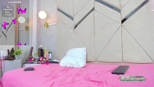 LiaVelez online show from April 2026 02:08:01 PM