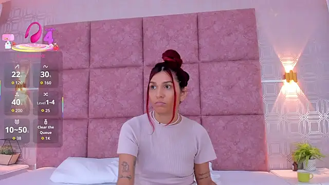 LiaVelez online show from February 2026 01:42:01 PM