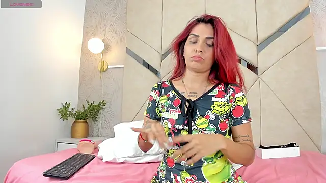 LiaVelez online show from November 2025 02:50:01 PM