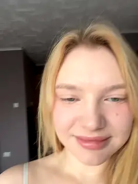 Snapshot of AmmyHot chatting on November 2025 04:05:01 AM AmmyHot online show from November 2025 04:05:01 AM