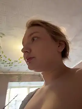 Snapshot of AmmyHot chatting on December 2025 04:28:02 AM AmmyHot online show from December 2025 04:28:02 AM