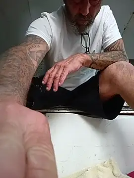 Snapshot of Hotbodyscottie chatting on November 2025 10:25:01 PM Hotbodyscottie online show from November 2025 10:25:01 PM