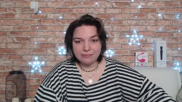 Amelia Kiss  online show from September 2025 12:40:02 AM