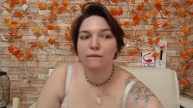 Amelia Kiss  online show from December 2025 12:33:02 AM