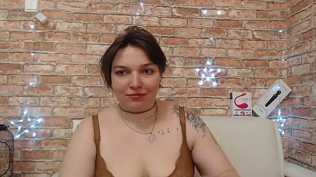 Amelia Kiss  online show from April 2026 01:08:01 AM