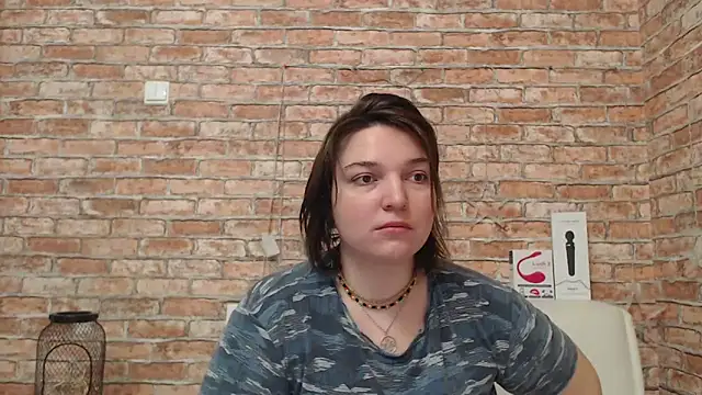 Amelia Kiss  online show from October 2025 12:32:02 AM