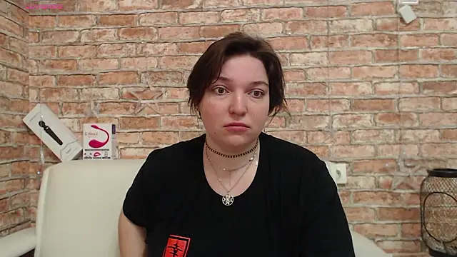 Amelia Kiss  online show from February 2026 01:01:02 AM