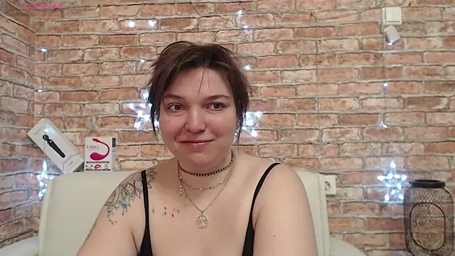 Amelia Kiss  online show from February 2026 12:52:02 AM