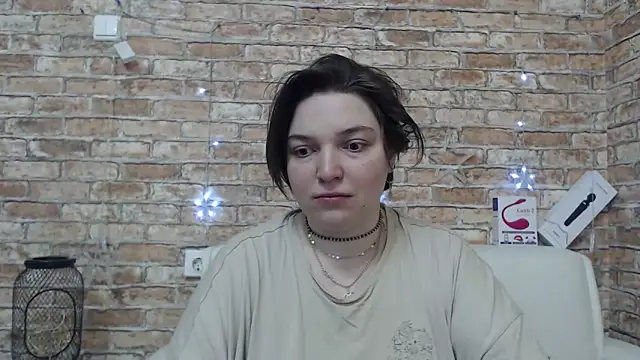 Amelia Kiss  online show from March 2026 12:50:01 AM