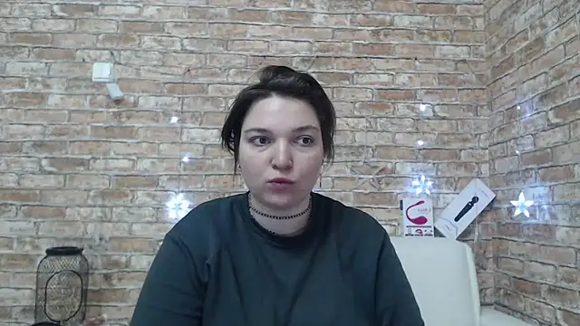 Amelia Kiss  online show from February 2026 01:02:01 AM