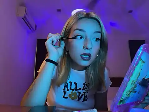 SirenaBelle online show from October 2025 12:01:02 AM
