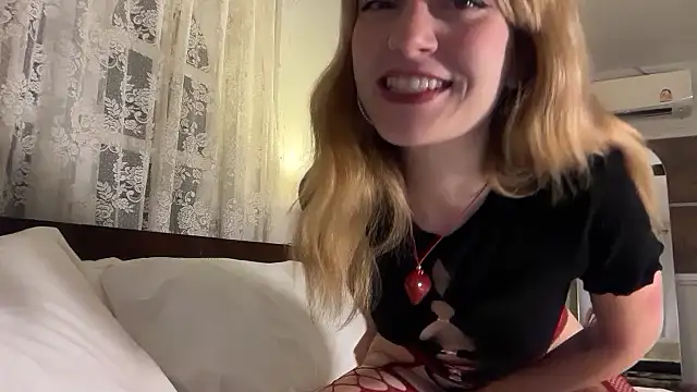 Snapshot of SirenaBelle chatting on May 2026 10:24:01 PM SirenaBelle online show from May 2026 10:24:01 PM