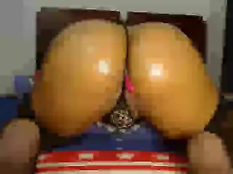 Snapshot of luisaqueenxxx chatting on March 2025 08:54:01 PM luisaqueenxxx online show from March 2025 08:54:01 PM