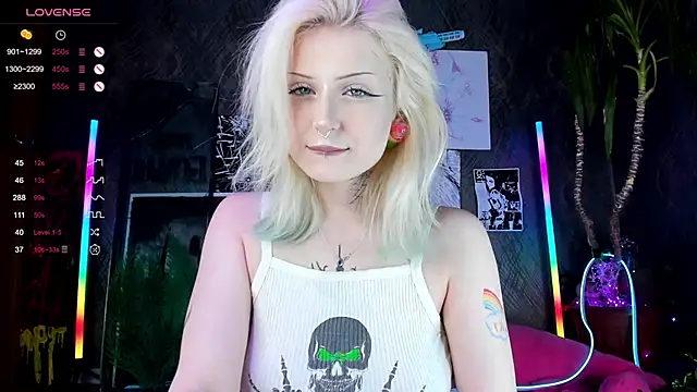 Snapshot of little_grinch666 chatting on February 2025 08:09:02 PM little grinch666 online show from February 2025 08:09:02 PM