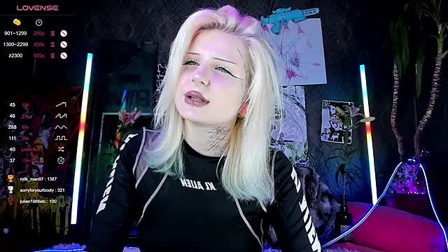 Snapshot of little_grinch666 chatting on March 2025 10:27:02 PM little grinch666 online show from March 2025 10:27:02 PM