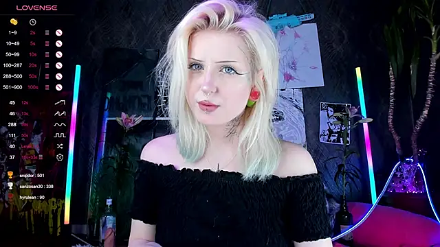 Snapshot of little_grinch666 chatting on March 2025 11:03:02 PM little grinch666 online show from March 2025 11:03:02 PM