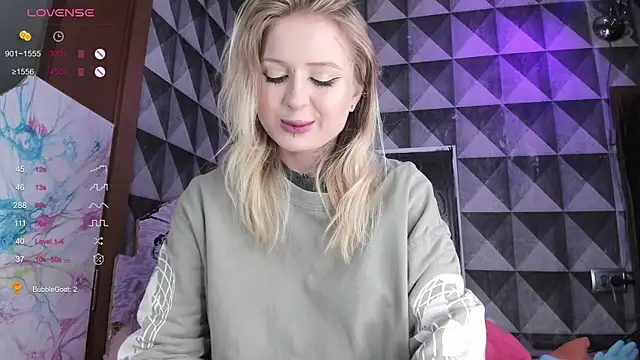 little grinch666 online show from April 2026 07:28:02 PM