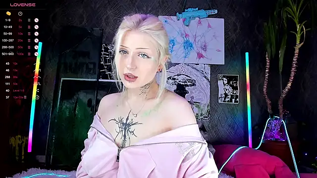 Snapshot of little_grinch666 chatting on February 2025 08:11:01 PM little grinch666 online show from February 2025 08:11:01 PM